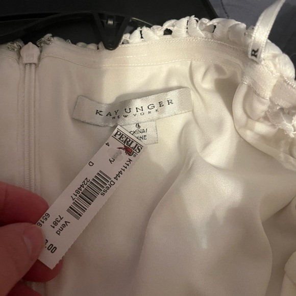 Kay Unger New York Ivory Off the Shoulder Dress Size 4 - Picture 7 of 10
